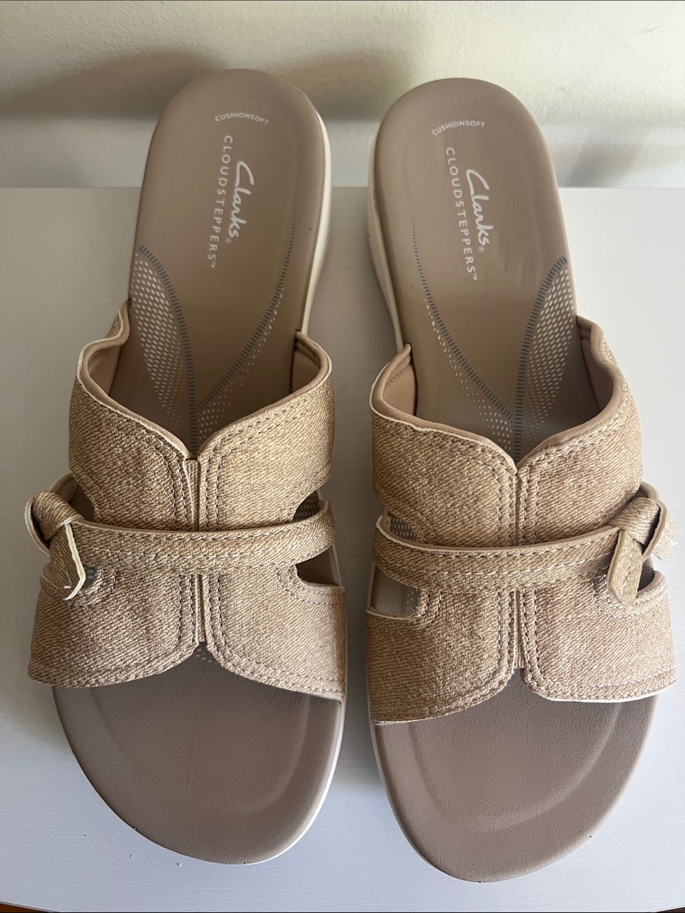 Clarks Women's Beige Cloudsteppers Slip-On Sandals size 12M